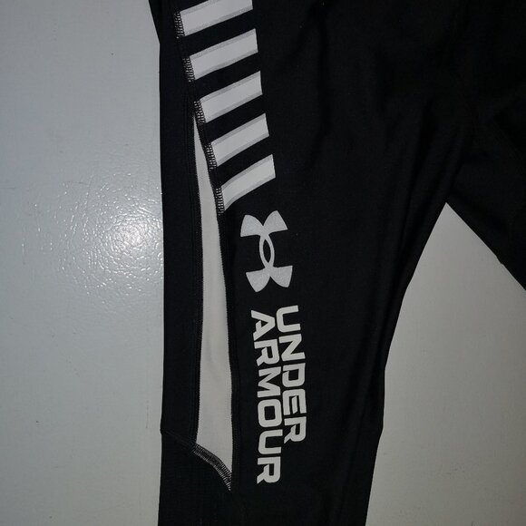 Under Armour Heatgear Compression Ladies Capri Length Black with White Leggings - Picture 4 of 8